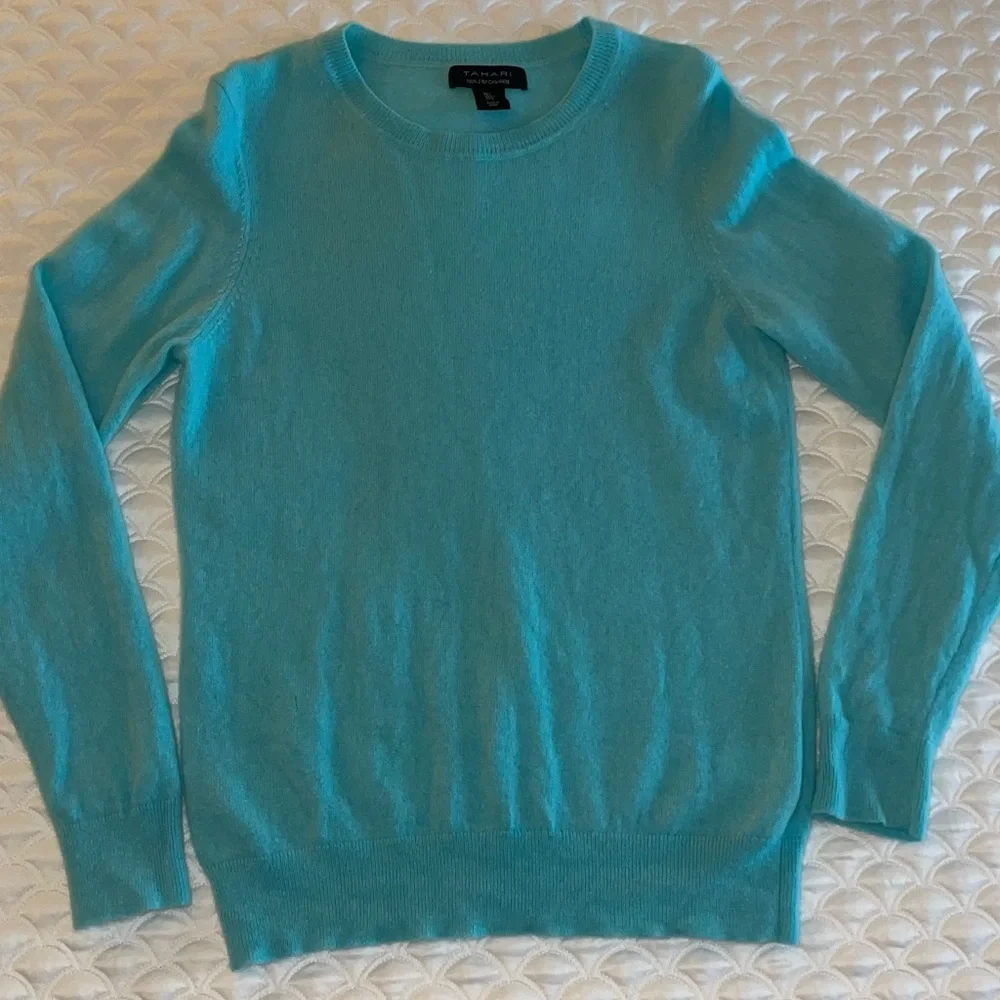 Tahari 100% cashmere sweater - Picture 2 of 10